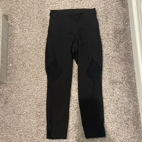 Old navy black workout crops with mesh detail xs - Picture 1 of 4